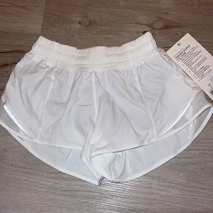 lululemon hotty hot LR short 2.5” lined